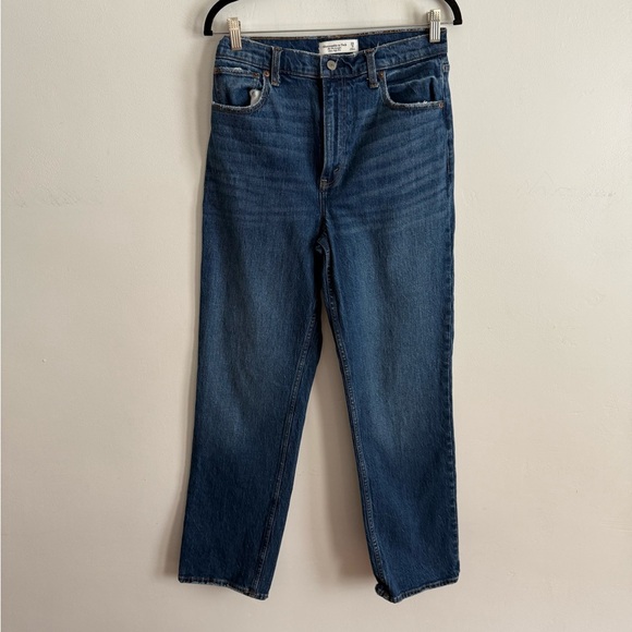 Abercrombie & Fitch
The 90s Straight Uttra High Rise - Picture 1 of 5
